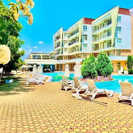Apartman Grand Kamelia And Napospart
