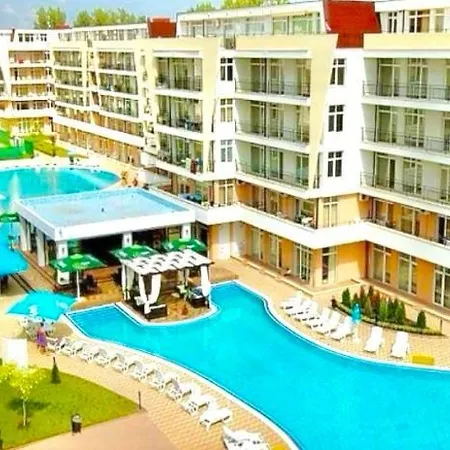 Apartman Grand Kamelia And *